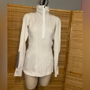 Lululemon white gray 1/2 zip long sleeve thumb holes long sleeve top shirt sz 6